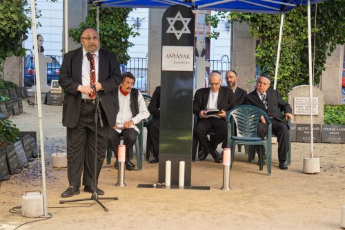Sziván hónap huszadikán a holokauszt áldozataira emlékeztek a Dohány zsinagógánál Sziván hónap huszadikán a holokauszt áldozataira emlékeztek a Dohány zsinagógánál