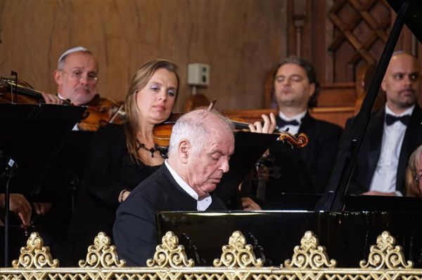 Jótékonysági koncertet ad Berlinben Daniel Barenboim Jótékonysági koncertet ad Berlinben Daniel Barenboim