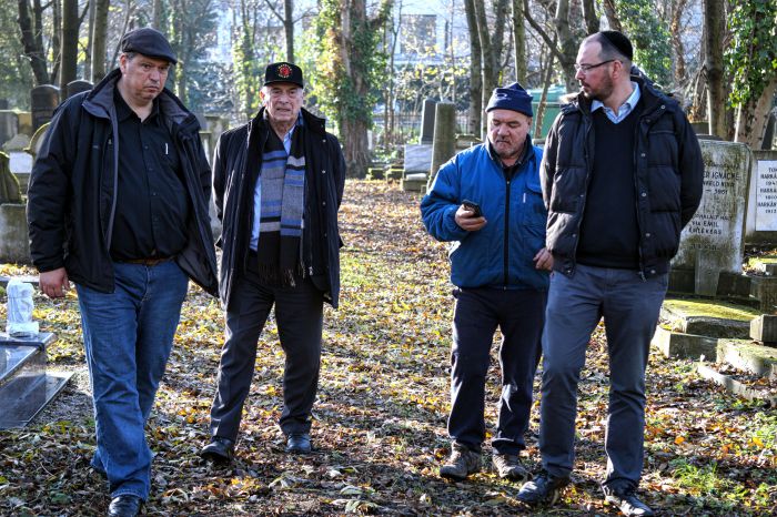 Teljesen megtisztították a zöld hulladéktól az Óbudai zsidó temetőt Teljesen megtisztították a zöld hulladéktól az Óbudai zsidó temetőt