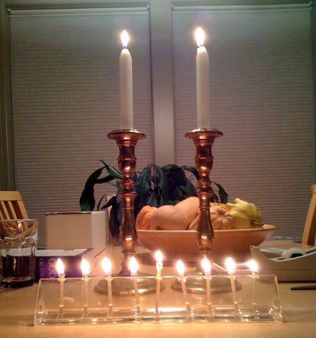 Békés Szombatot és továbbra is Boldog Hanukát kívánunk! Békés Szombatot és továbbra is Boldog Hanukát kívánunk!