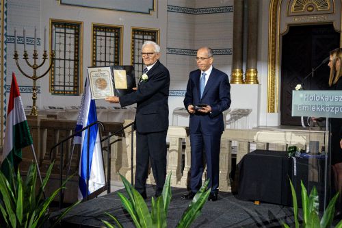 Átadták a Világ Igaza kitüntetéseket Átadták a Világ Igaza kitüntetéseket