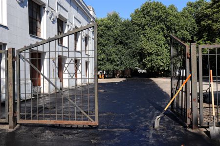 Felújították a Kozma utcai temetőbe vezető fő utat Felújították a Kozma utcai temetőbe vezető fő utat