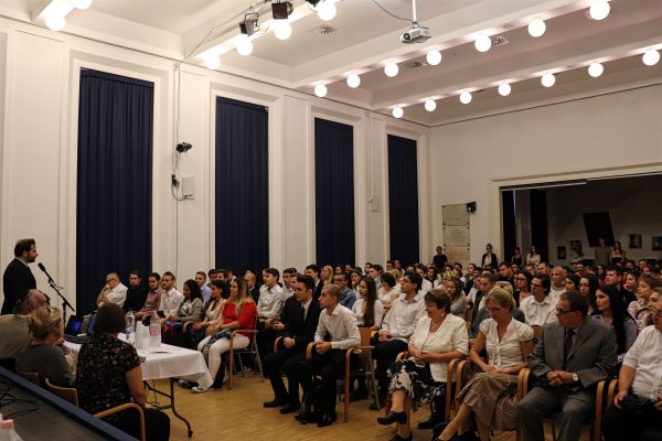 Megkezdődött a tanév a BZSH Külkereskedelmi Szakgimnáziumában Megkezdődött a tanév a BZSH Külkereskedelmi Szakgimnáziumában