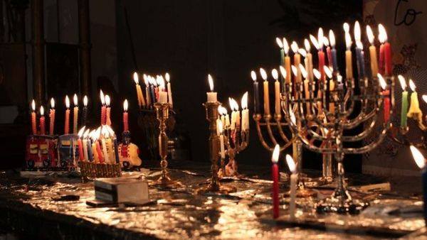 Békés Szombatot és továbbra is Boldog Hanukát kívánunk! Békés Szombatot és továbbra is Boldog Hanukát kívánunk!