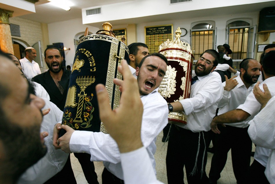 Új hét az újrakezdés jegyében: Szimchát Tora (שמחת תורה) Új hét az újrakezdés jegyében: Szimchát Tora (שמחת תורה)