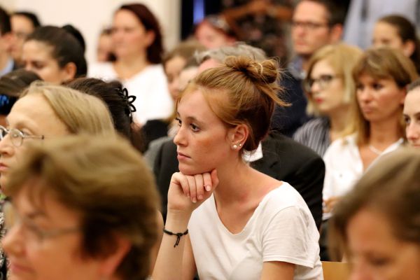 A BZSH Külkereskedelmi Technikum ideiglenesen áttér a digitális oktatásra A BZSH Külkereskedelmi Technikum ideiglenesen áttér a digitális oktatásra