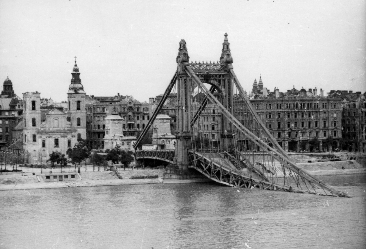 A főváros felszabadulásának 75. évfordulójára emlékezik a BZSH elnöke A főváros felszabadulásának 75. évfordulójára emlékezik a BZSH elnöke