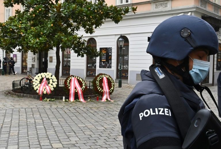 Ausztria gyászban, az Iszlám Állam követte el a terrorcselekményt Ausztria gyászban, az Iszlám Állam követte el a terrorcselekményt
