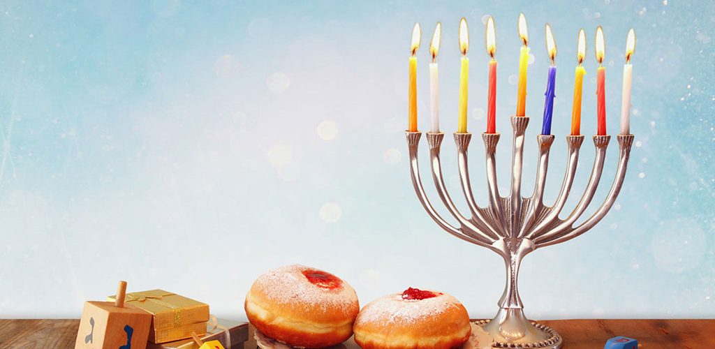 Mindenkinek boldog Hanukát kívánunk! Mindenkinek boldog Hanukát kívánunk!